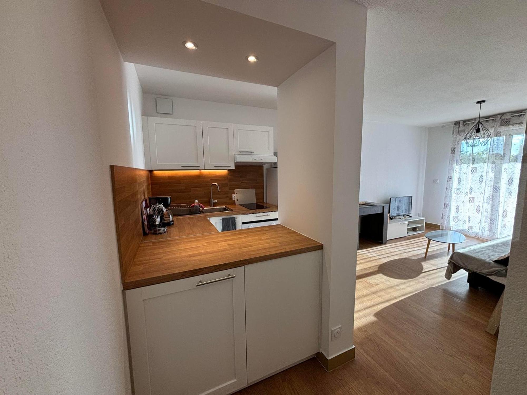 Location D'Un Superbe Appartement Avec Piscine Roquebrune-sur-Argens Exterior foto